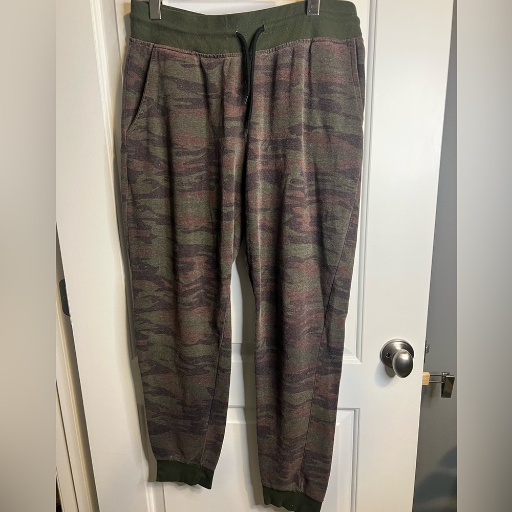Russell Athletics MENS Camo joggers XL